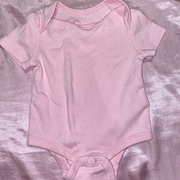 3 set of onesies in assorted colors - Picture 4 of 4